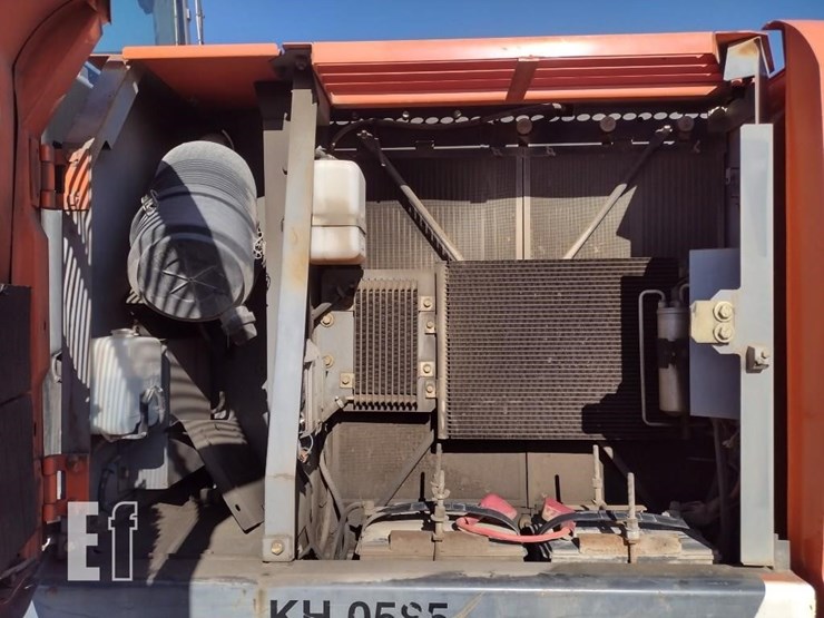 2012-hitachi-zx160-lc-3-image-42