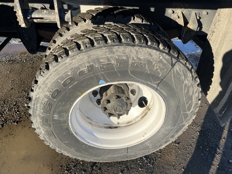 2002-freightliner-fl80-image-19