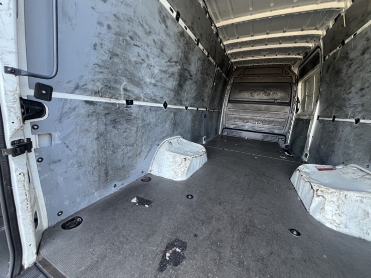 2016-freightliner-sprinter-3500-image-24