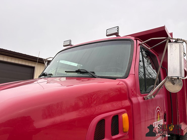 2001-sterling-lt7501-image-18