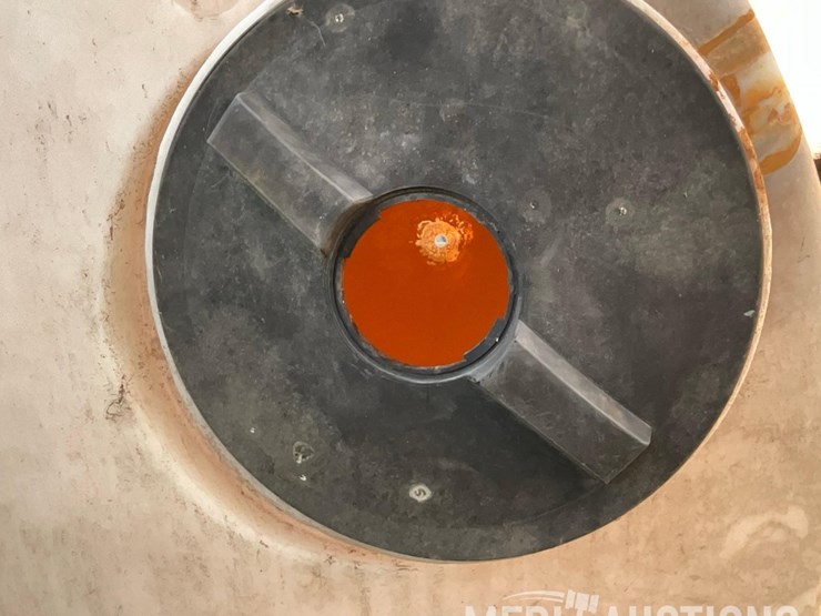 2,500-gallon-poly-tank-on-metal-stand-image-13