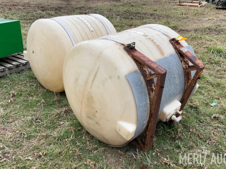 (2)-250-gallon-polly-tanks-image-4