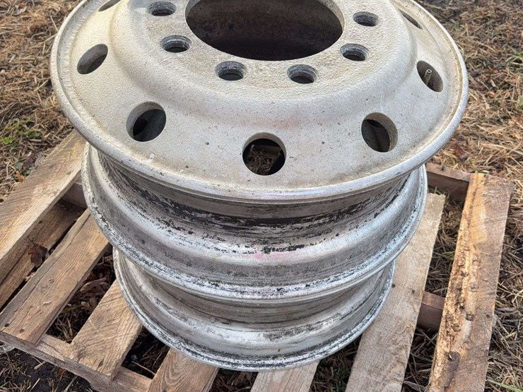 2-aluminum-11r22.5-rims-10-lug-image-3