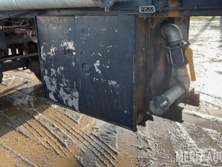 polar-mfg-co.-5,500-gallon-stainless-steel-tanker-image-37