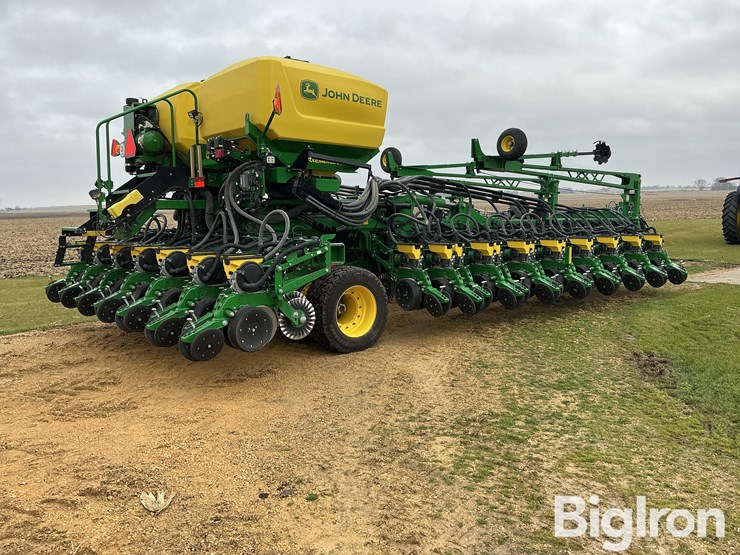 2025-john-deere-db60-image-5