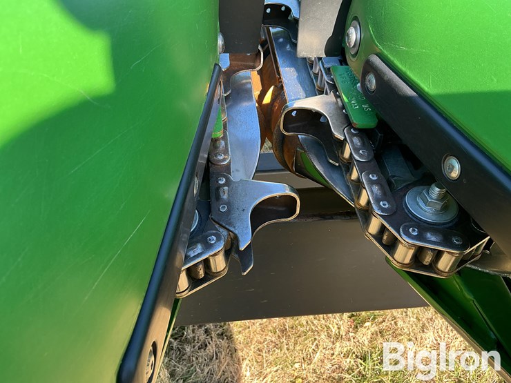 2024-john-deere-c12f-image-18