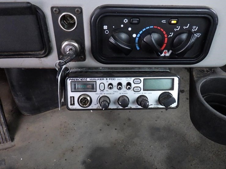 2018-western-star-5700xe-image-35