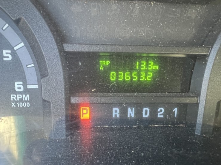 2011-ford-e350-image-28