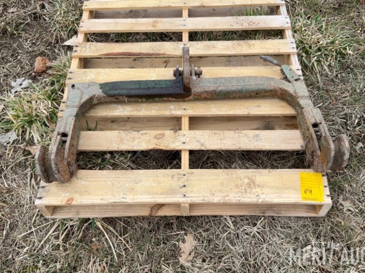 john-deere-quick-hitch-image-1