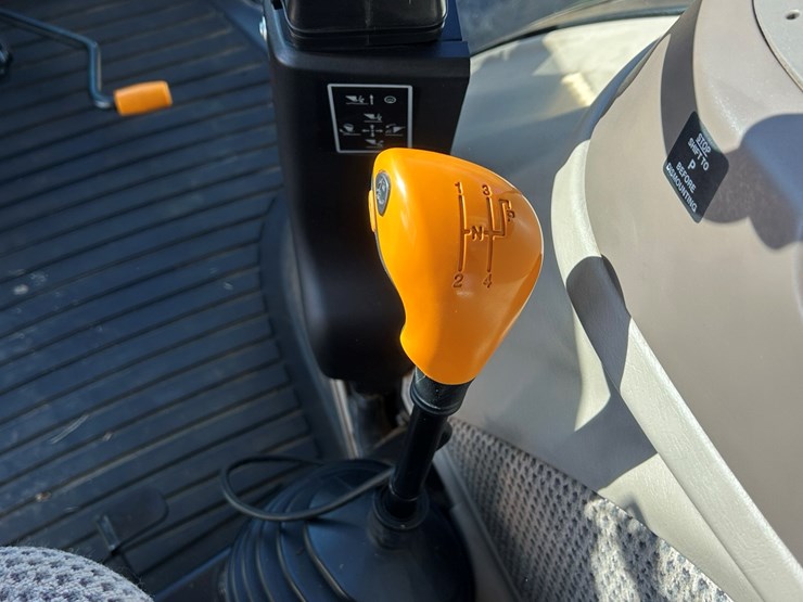 2020-john-deere-5100e-image-24