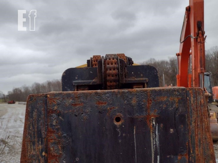 2015-caterpillar-tl1055c-image-16