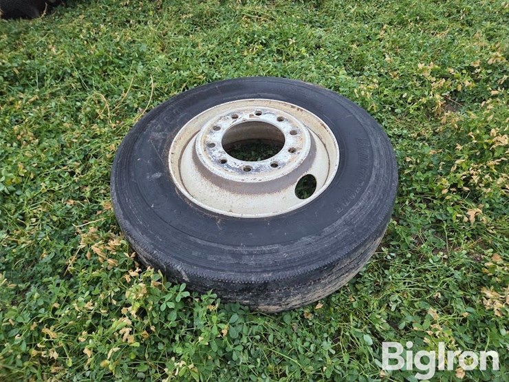 bridgestone-v-steel-rib-r250-295/75r22.5-truck-tire-&-rim-image-3