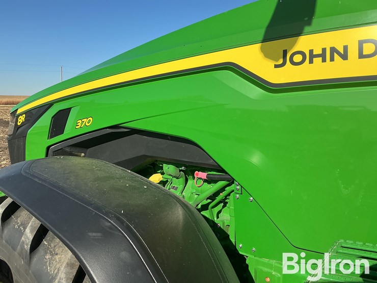 2024-john-deere-8r-370-image-12