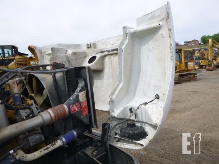 2000-peterbilt-330-image-24