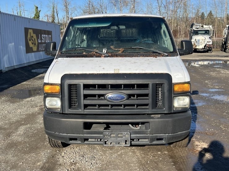 2011-ford-e350-image-8