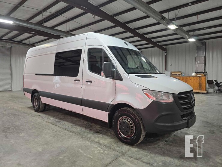 2019-mercedes-benz-sprinter-4500-image-2