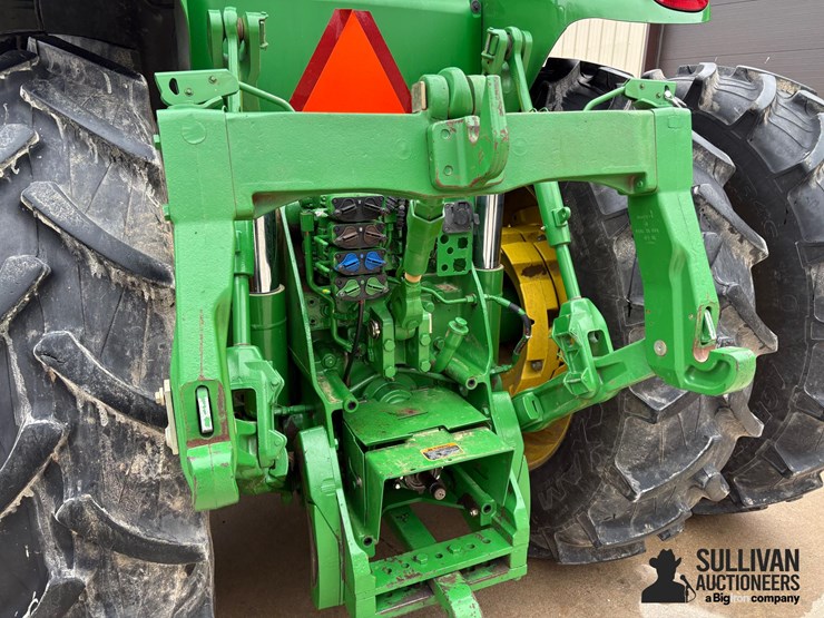 2011-john-deere-8260r-image-19
