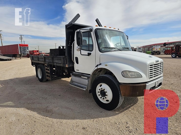 2011-freightliner-m2-106-image-4