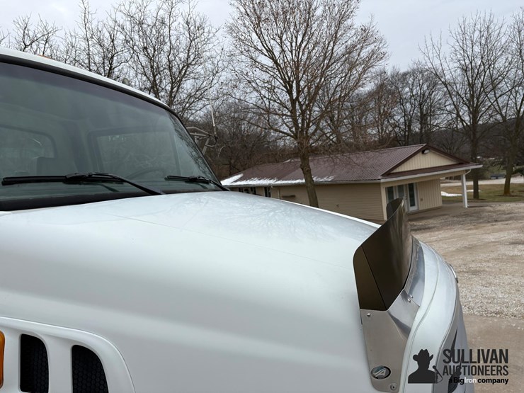 2009-sterling-l9500-image-12