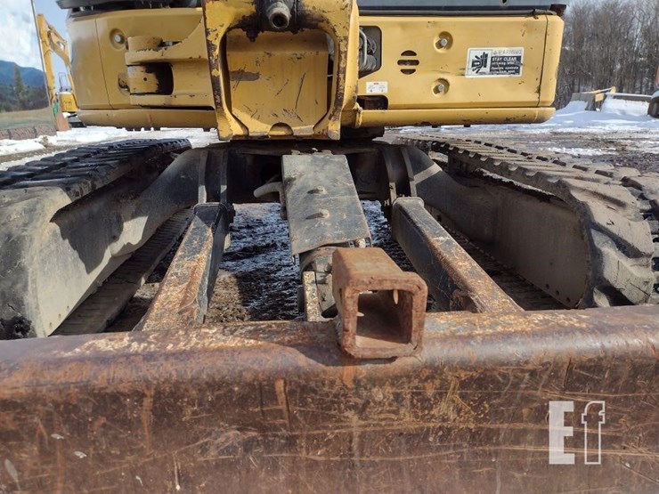 2013-deere-35d-image-21