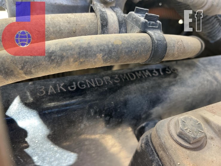 2021-freightliner-coronado-122-sd-image-11