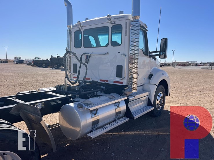 2024-kenworth-t880-image-5