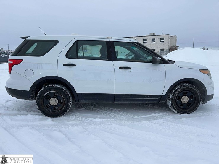 2015-ford-explorer-image-8