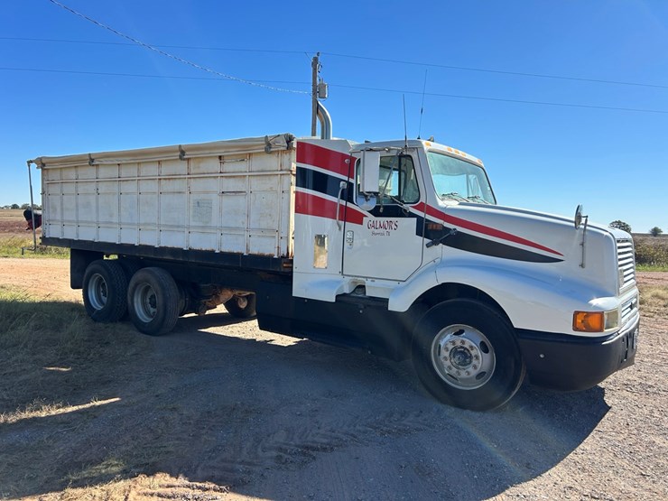 1995-international-8200-image-12