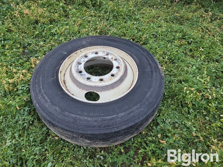 bridgestone-v-steel-rib-r250-295/75r22.5-truck-tire-&-rim-image-2