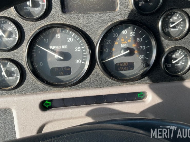 2012-peterbilt-384-image-46