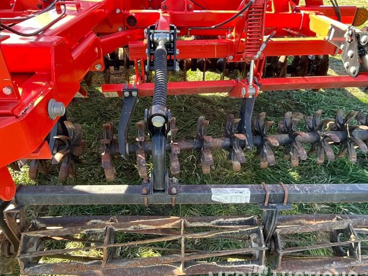 2016-kuhn-krause-8005-excelerator-verticle-tillage-tool-image-40