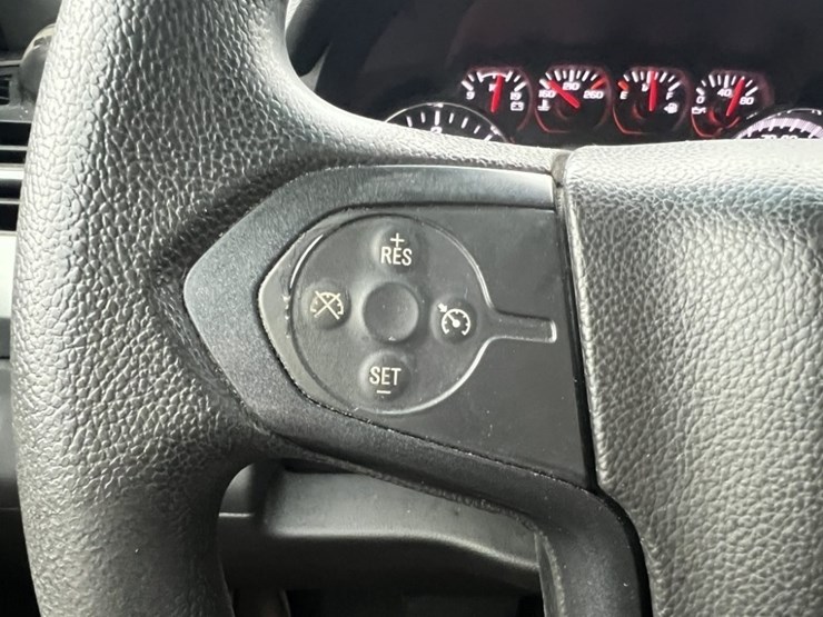 2017-chevrolet-tahoe-image-29