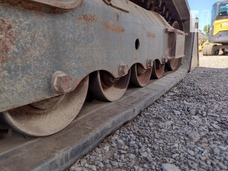 2020-bobcat-t590-image-31