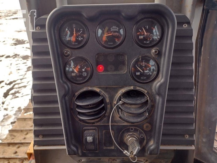 2005-caterpillar-d4g-xl-image-8