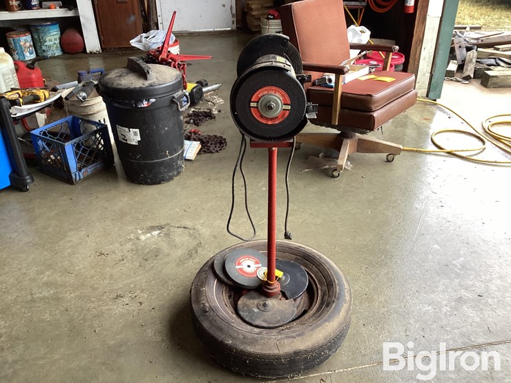 central-machinery-bench-grinder-image-4