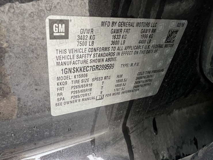 2016-chevrolet-suburban-image-10