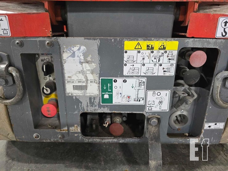 2011-skyjack-sj12-image-10