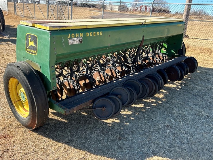 john-deere-8300-image-3