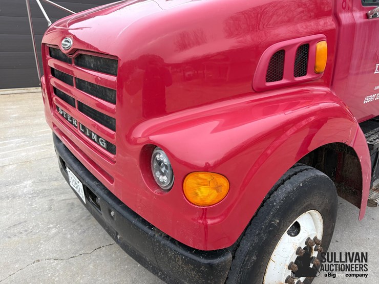 2001-sterling-lt7501-image-10