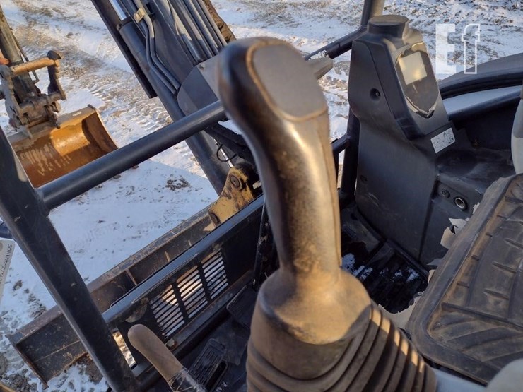 2013-deere-35d-image-10