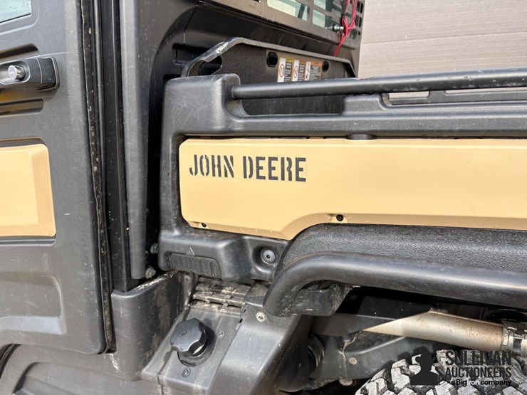 2022-john-deere-xuv835m-4x4-utv-image-11