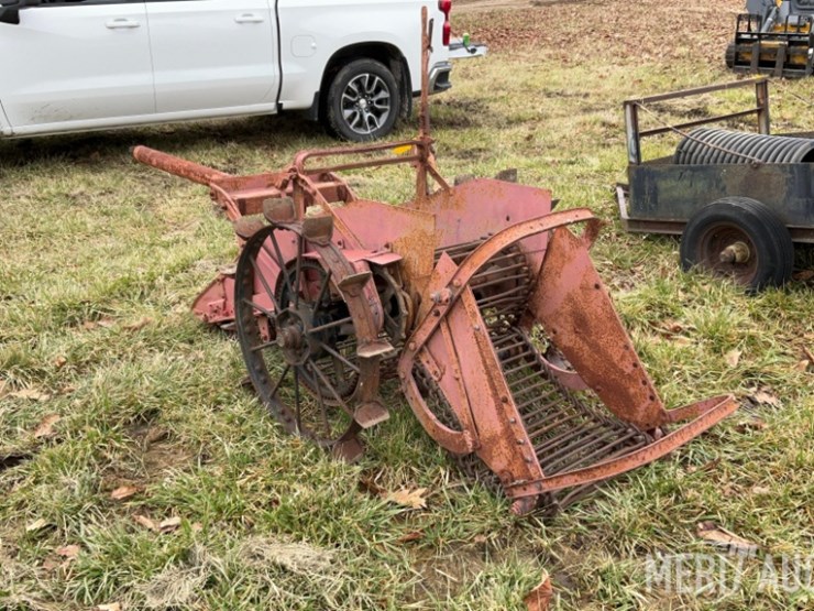 antique-international-harvester-potato-plow-image-4