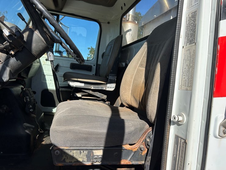 1995-international-8200-image-20