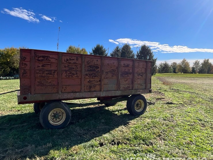 metal-barge-box-on-john-deere-running-gear-image-5