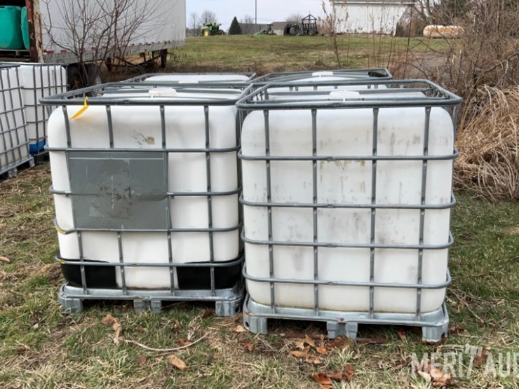 (4)-250-gallon-poly-totes-image-1