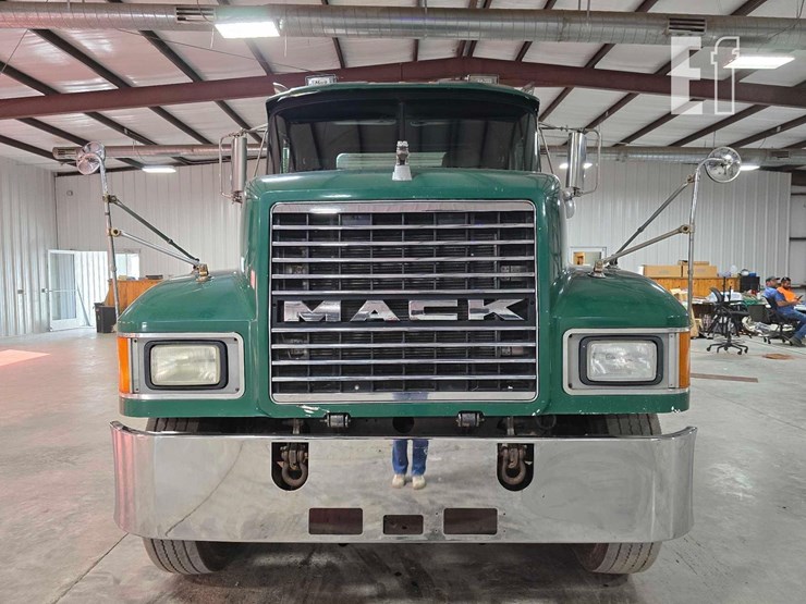 2000-mack-ch613-image-7