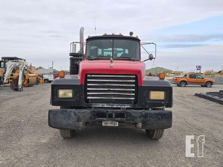 2003-mack-rd688s-image-7