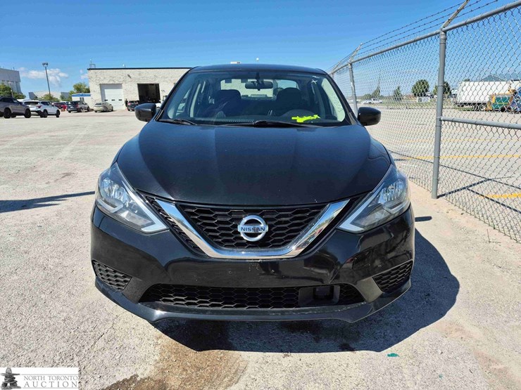 2018-nissan-sentra-sv-4dr-sedan-image-3