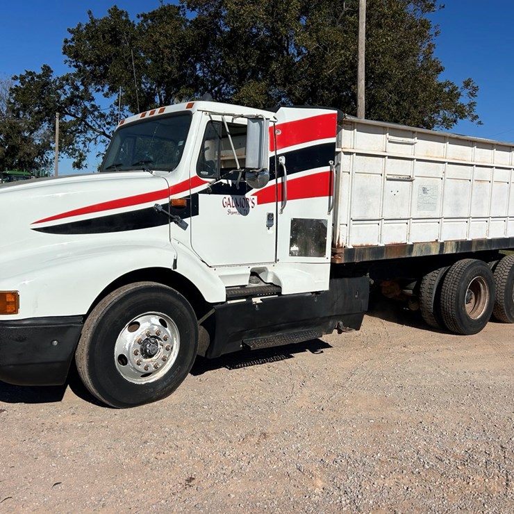 1995 INTERNATIONAL 8200
