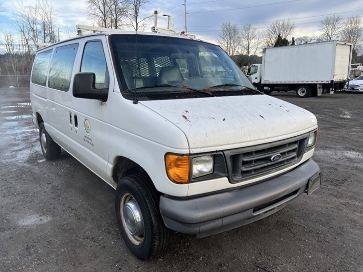 2006-ford-e350-image-2